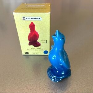 New Le Creuset Stoneware Pie Bird Funnel Marselle